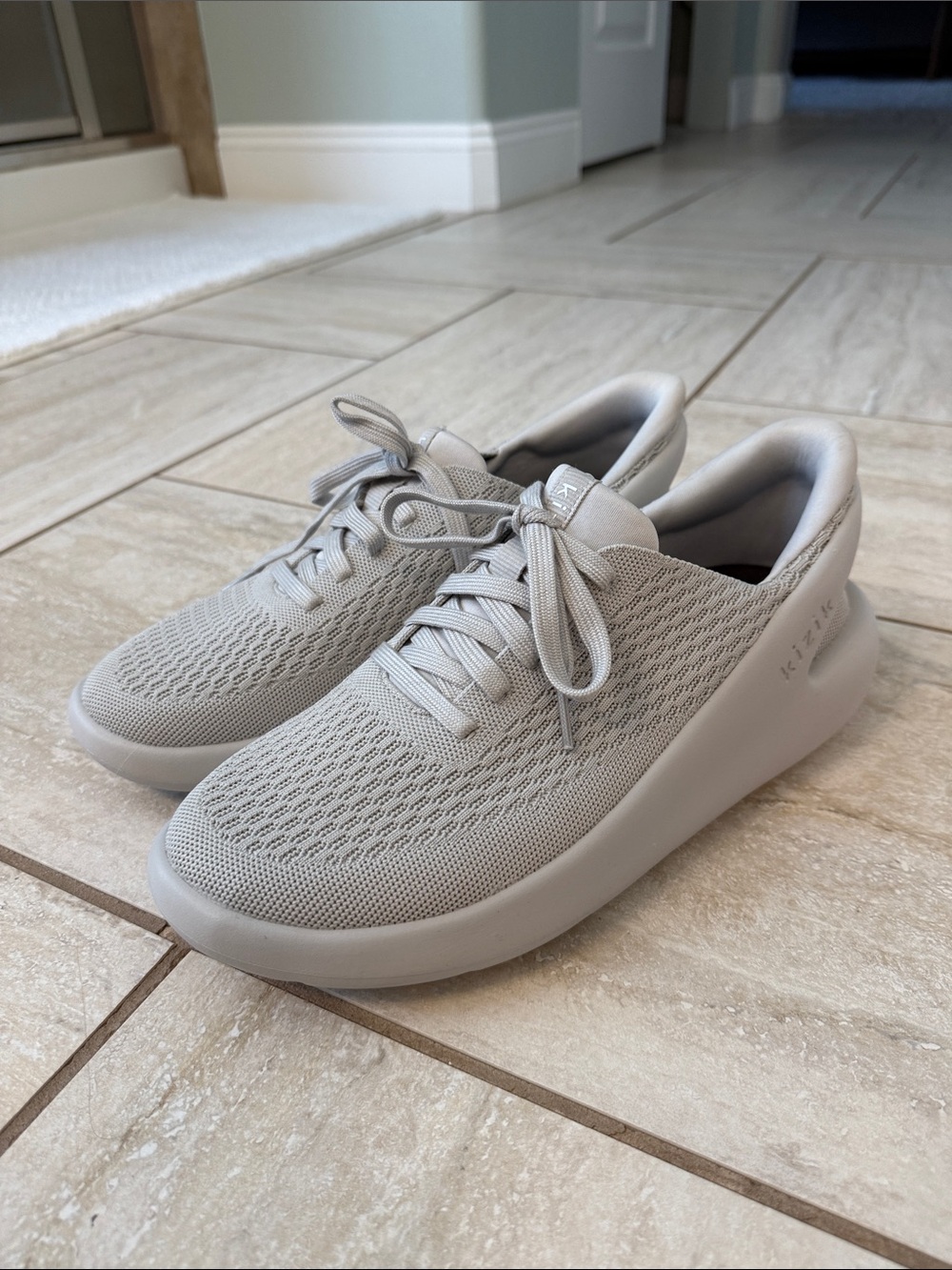 Kizik Athletic Roamer Sneaker Women’s size 10.5 Men’s 9 in Gray